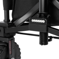 Nahaufnahme des Rahmens des DYU CampX mit einer Leuchteinheit mit mehreren LEDs und einem Rad