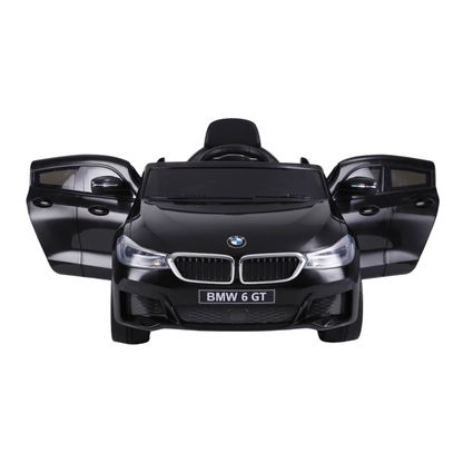 BMW 6GT Elektroauto für Kinder mit geöffneten Türen in Schwarz