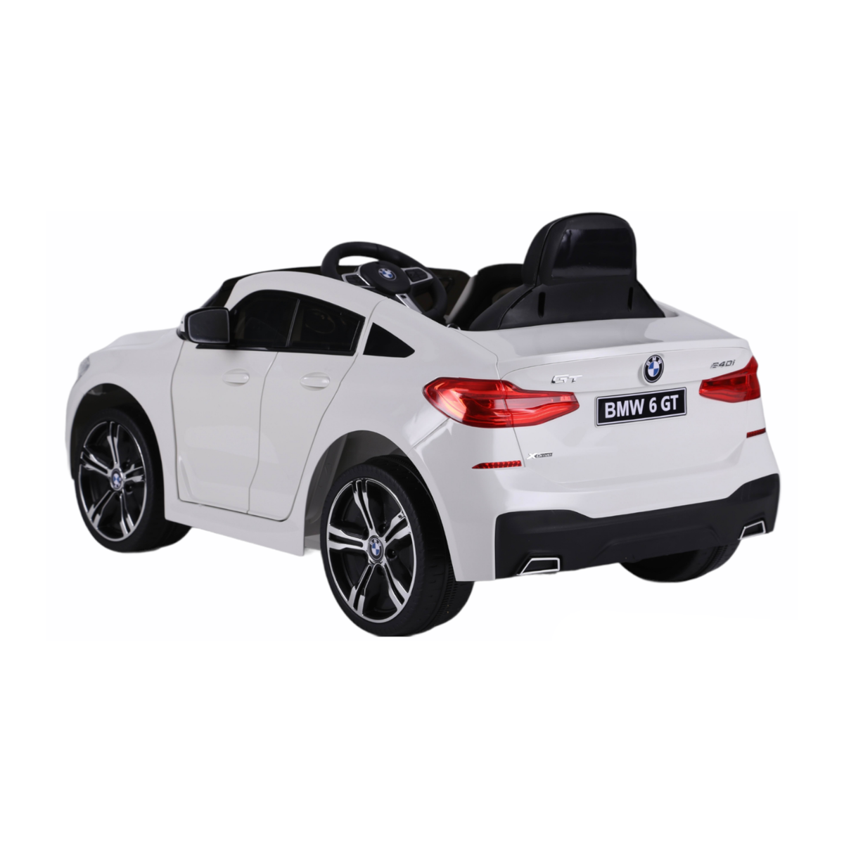 BMW 6GT Elektroauto für Kinder schräg von hinten in Weiß