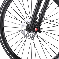 OneSport OT05 Max Nahaufnahme von Vorderrad mit Scheibenbremse und Vorderradgabel