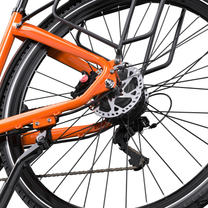 OneSport OT05 Max Nahaufnahme der Hinterradnabe mit Bremsscheibe, Bremssattel, Schaltwerk und Ständer