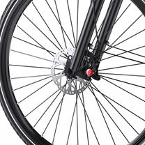 OneSport OT05 Max, Nahaufnahme des Vorderrads mit Bremsscheibe, Bremssattel und schwarzer Vordergabel