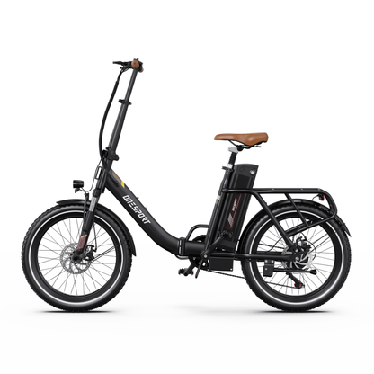 OneSport OT16 Pro schwarzes E-Bike in Seitenansicht mit braunem Sattel, Akku, Gepäckträger und Scheibenbremsen