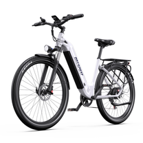 OneSport WT05 E-Bike in Weiß, schräg von vorn mit Frontlicht, Vordergabel und hinterem Gepäckträger