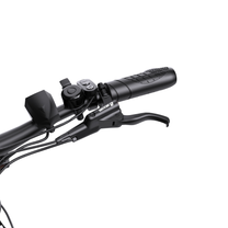 OneSport WT05 Nahaufnahme des Lenkers mit Griffen, Bremshebel, Klingel und Bedientasten