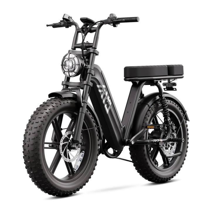 TST R7 Fatbike-E-Bike schräg von vorne in Schwarz