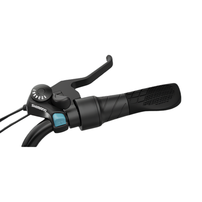 Nahaufnahme des Griffs mit Bremshebel, Shimano-Schalthebel und blauem Knopf