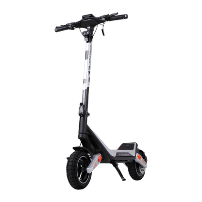 Wheely - J18 E-Scooter schräg von vorn mit Lenker, Lenkstange, Vorderrad und Trittbrett