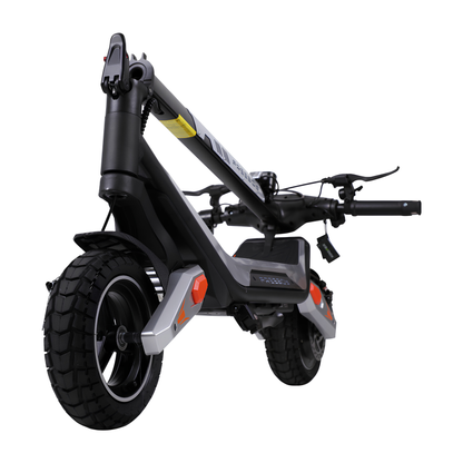 Wheely - J18 mit eingeklappter Lenkstange, schräg von vorn mit groben Reifen und Lenker