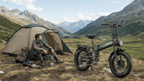 APEFOX RH20 faltbares Fatbike-E-Bike schräg von vorne auf einer Wiese