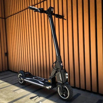 DUALTRON POPULAR E-Scooter schräg von vorne drinnen