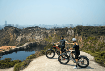 Zwei Fahrer mit dem Duotts F26 Fatbike-E-Bike