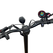 Lenker des KAABO MANTIS 10 Plus mit Display und Bedienelementen