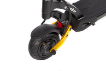 Vorderrad und Gabel des KAABO MANTIS 10 Plus in Gelb