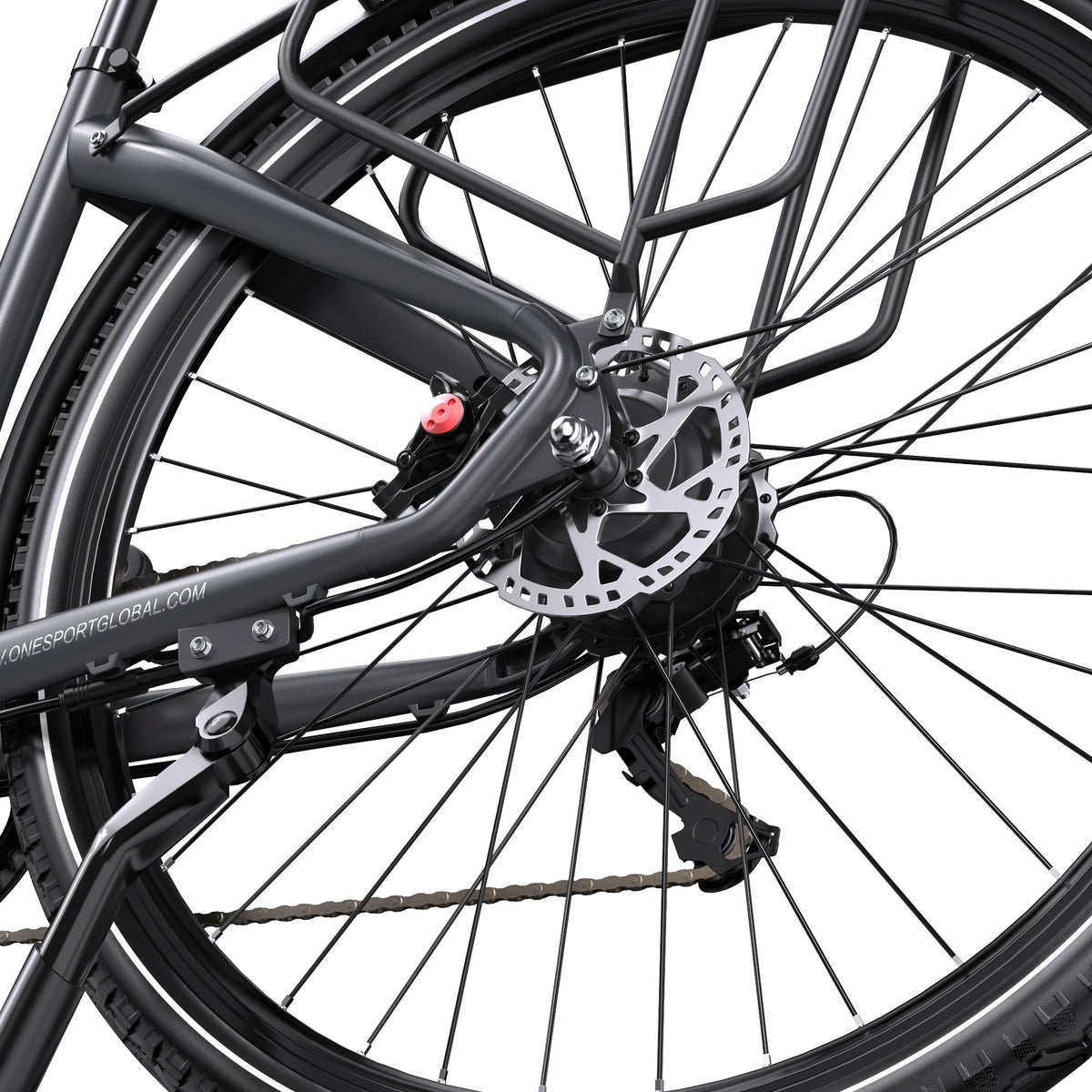 Hinterrad des OneSport OT05 Pro in Schwarz aus niedriger Perspektive