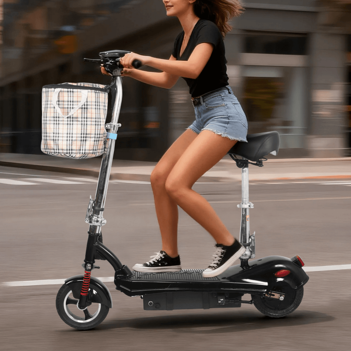 Frau auf dem SEEDREAM M5 E-Scooter
