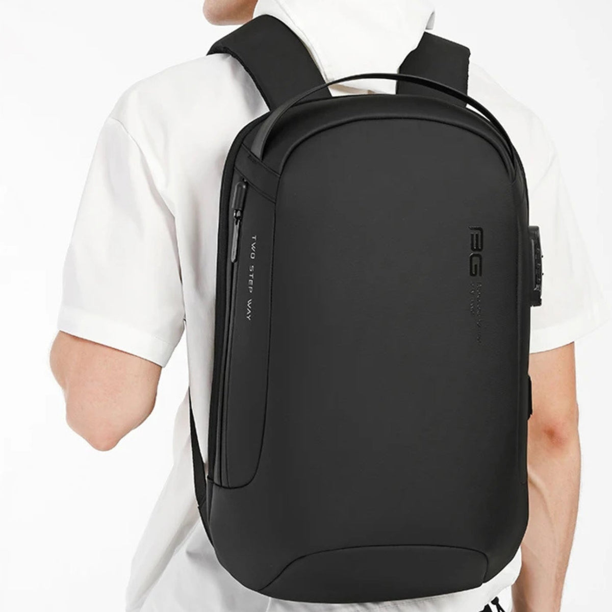 Smarter Rucksack Pro, von einer Person getragen, Rückansicht