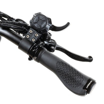Griff und Bedienelemente am Lenker des TEVERUN FIGHTER ELEVEN+ V4