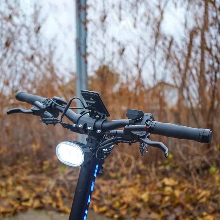 Lenker des TEVERUN FIGHTER ELEVEN+ V4 mit Display und Bedienelementen