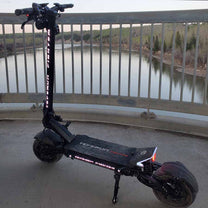 TEVERUN FIGHTER ELEVEN+ V4 E-Scooter schräg von vorne