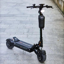 TEVERUN FIGHTER SUPREME ULTRA V4 E-Scooter schräg von vorne