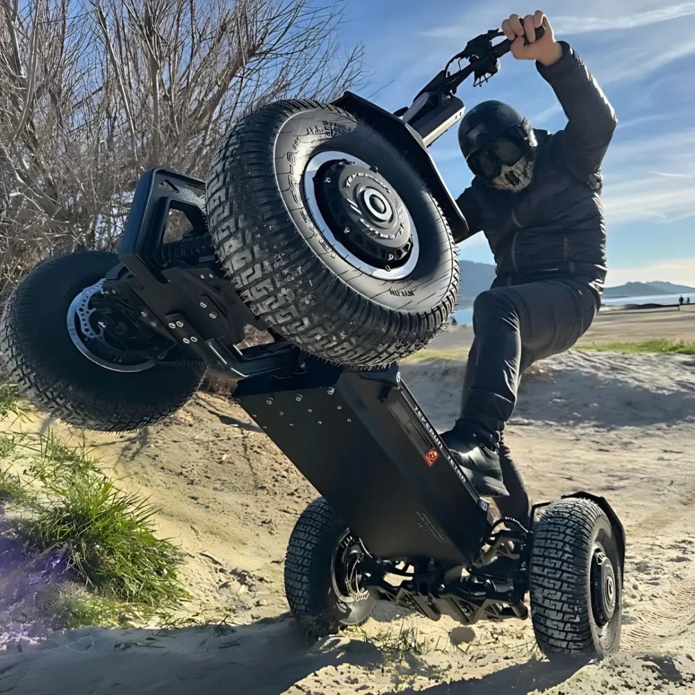 Person steht neben dem TEVERUN TETRA E-Scooter