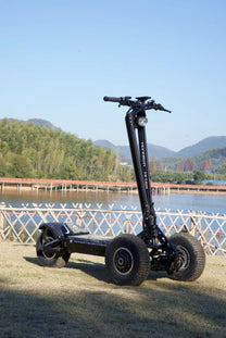 TEVERUN TETRA E-Scooter schräg von vorne