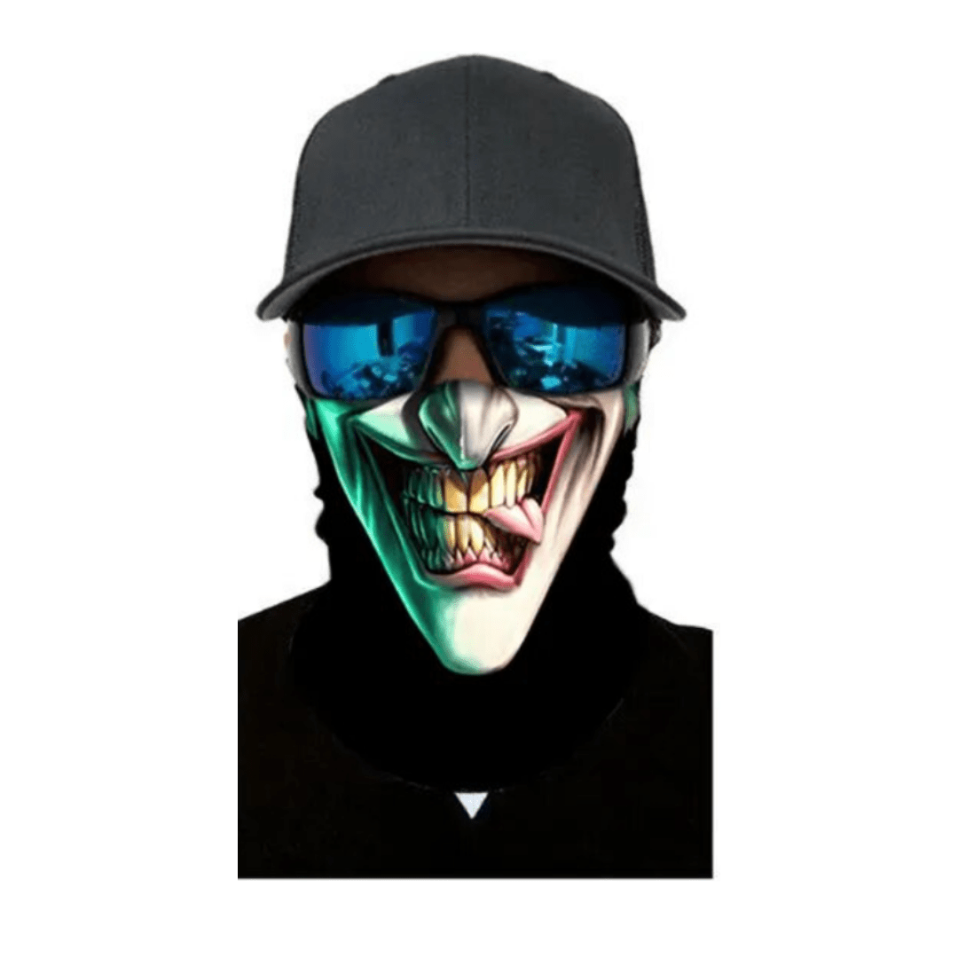 Gesichtsmaske WindGuard Joker Edition, getragen mit Kappe und Sonnenbrille